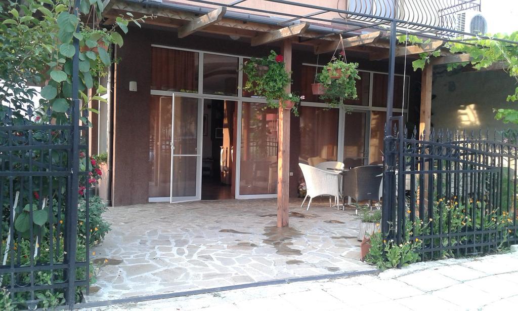 Zora Guest House Primorsko Luaran gambar