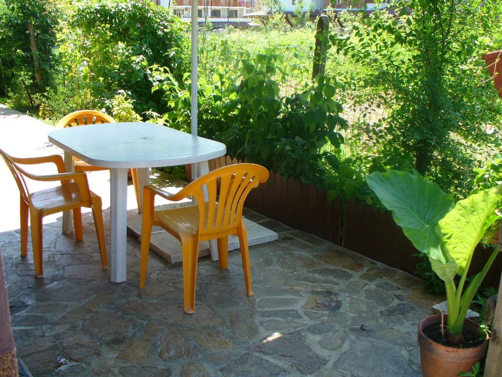 Zora Guest House Primorsko Luaran gambar